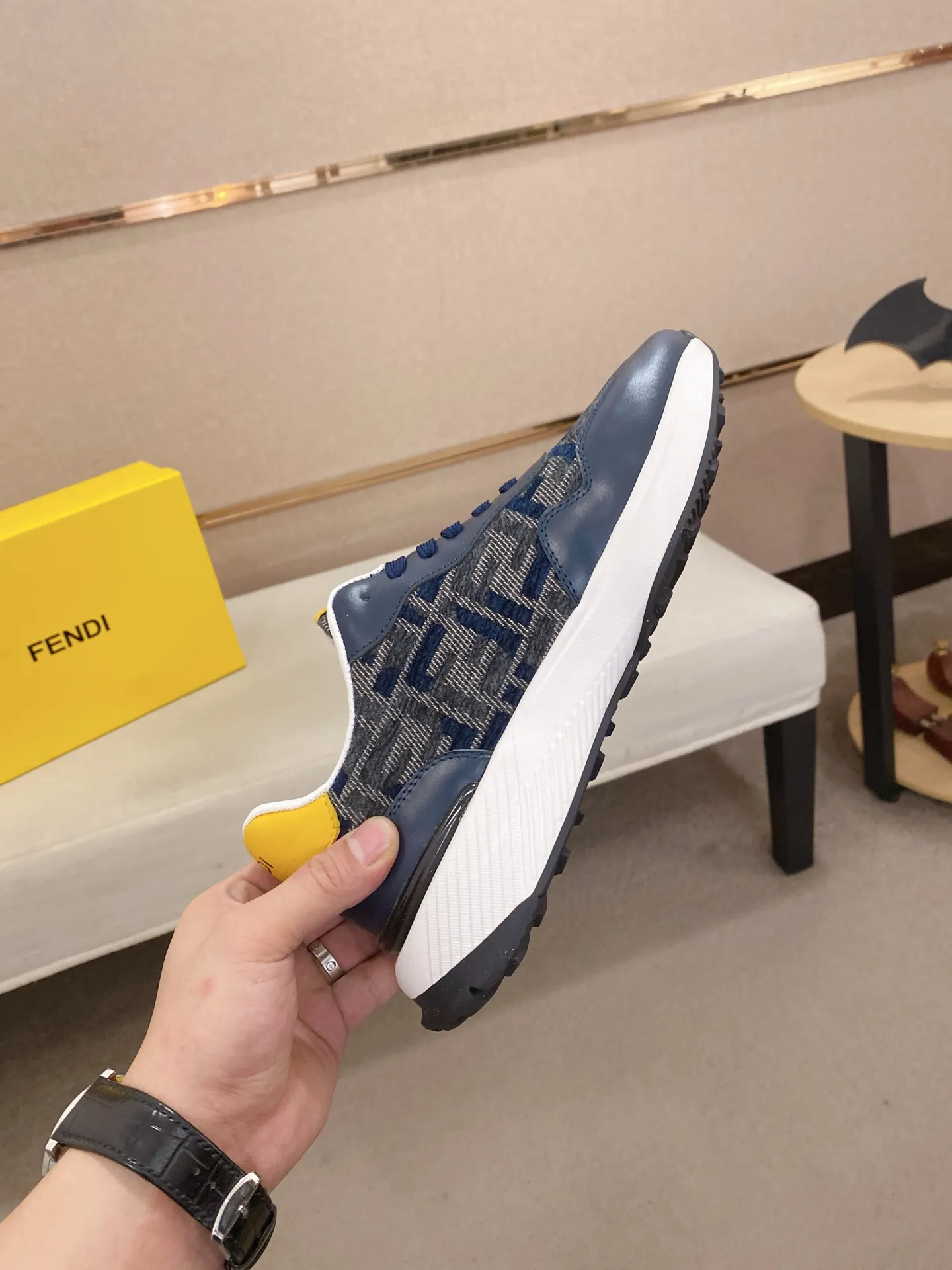 Men's shoes 💰 462💰 (fendi) New style 👊🏻 upper 🇮🇹 imported cowhide fabric 🇩🇪 lining imported sheepskin lining. The original outsole is molded to highlight the identity of every man, and the upper foot is elegant and stable🚶🏻🚶🏻The high-end custom counters reproduce the original version📯No matter the wind or rain, the shoe last remains unchanged and can withstand the verification of time🔍️,🔵 Size: 38-44